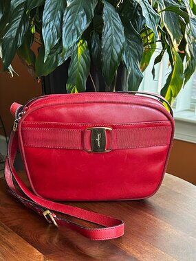 SALVATORE FERRAGAMO Vara Ribbon Leather Shoulder Bag Red